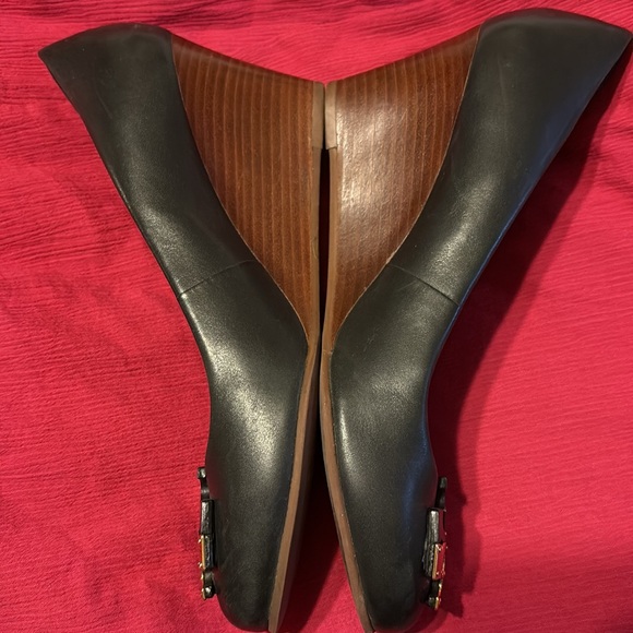 Tory Burch Black and Gold leather wedges - Picture 2 of 7